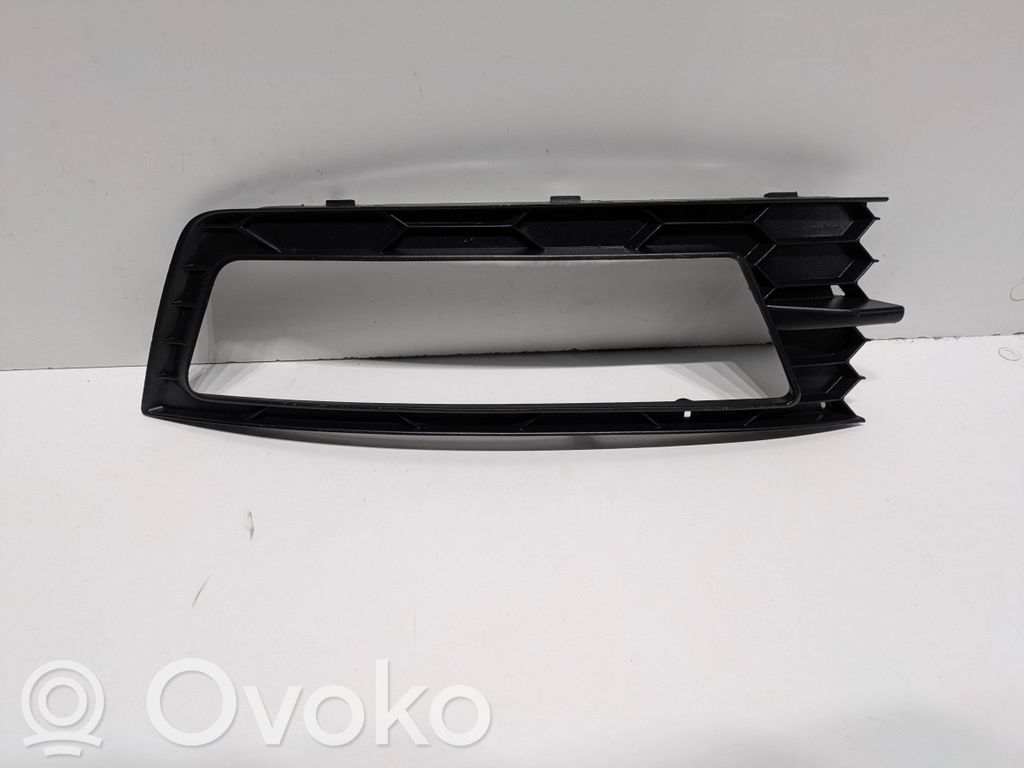 Skoda Rapid (NH) Etusumuvalon ritilä 