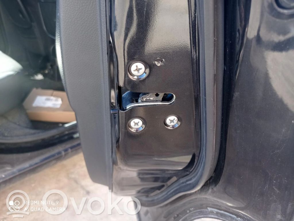 Serrure de porte arrière