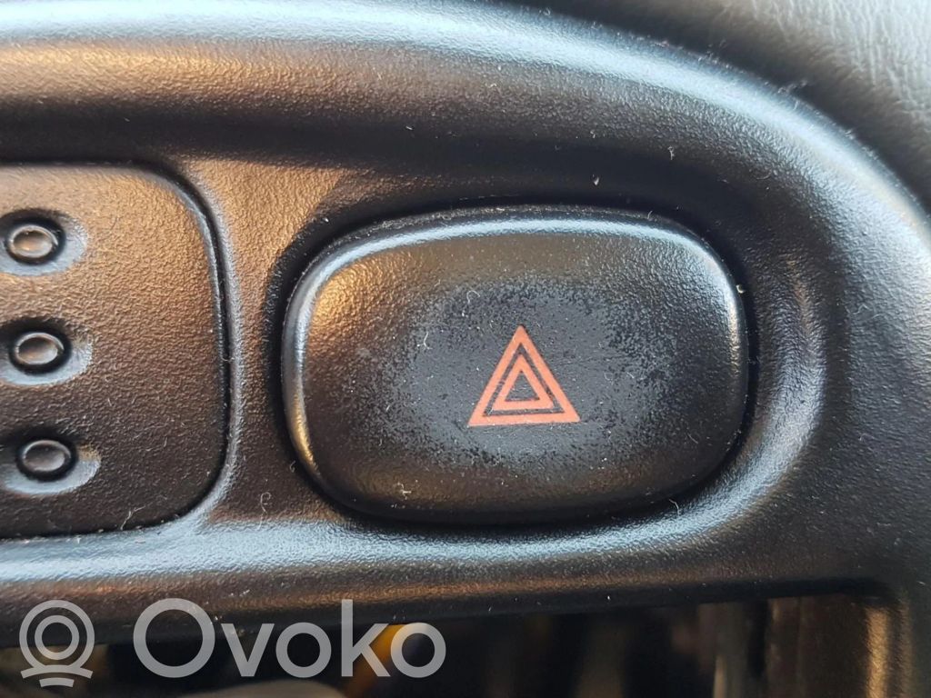 Hätävilkkujen kytkin
