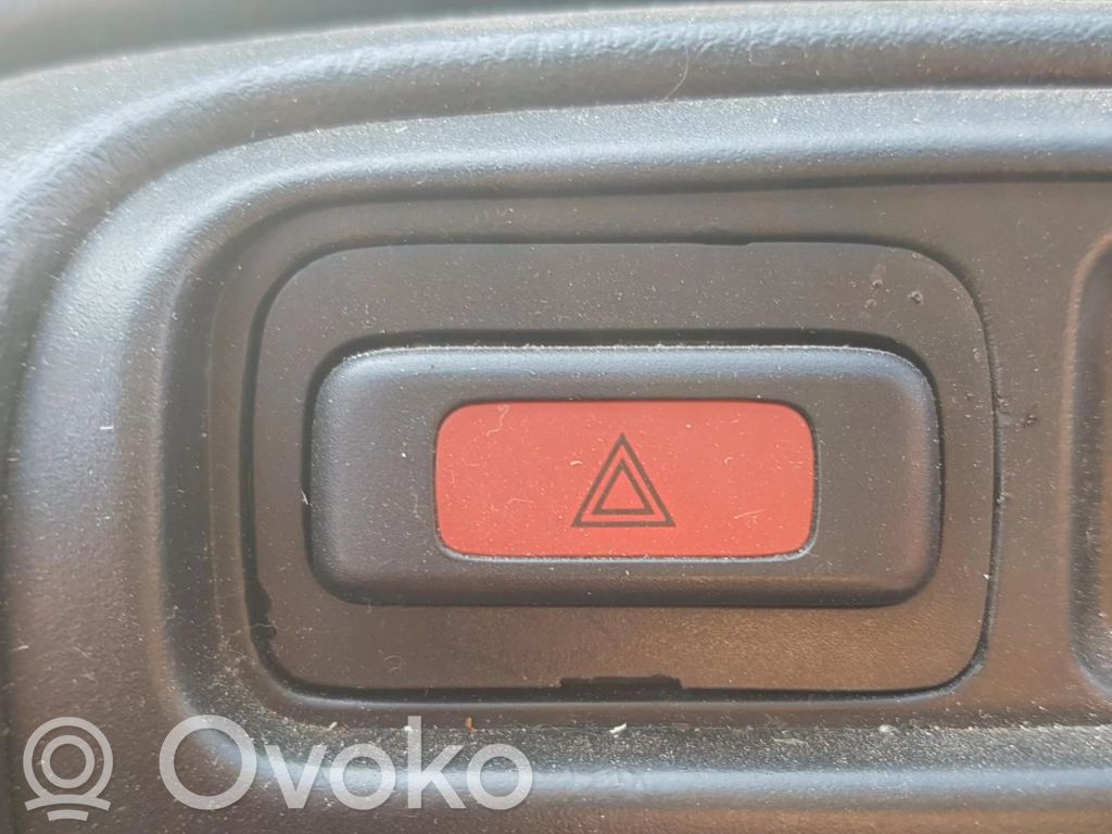 Botón interruptor de luz de peligro