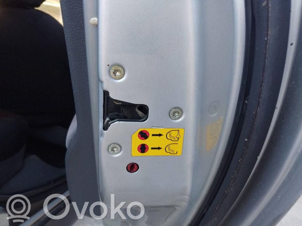 Cerradura de puerta trasera