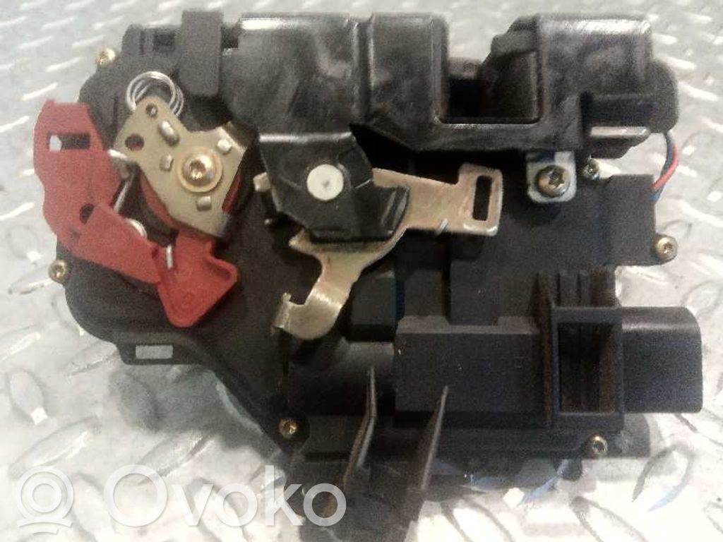Audi A4 S4 B6 8E 8H Etuoven lukko 