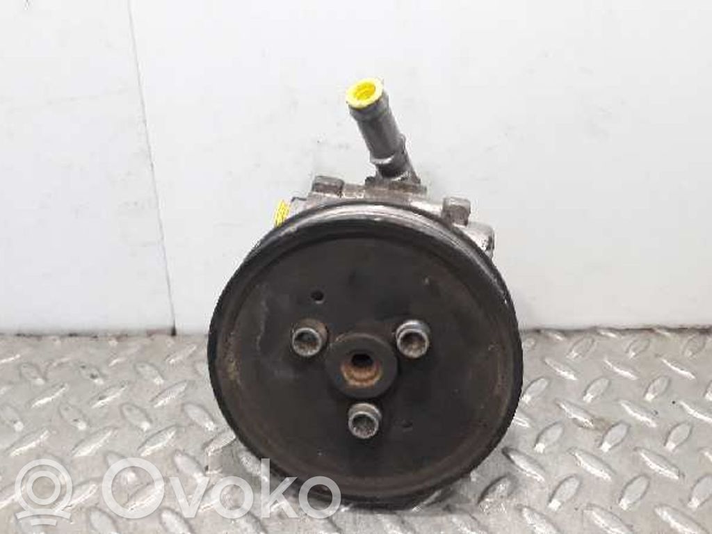 Ohjaustehostimen pumppu   4E0145156B