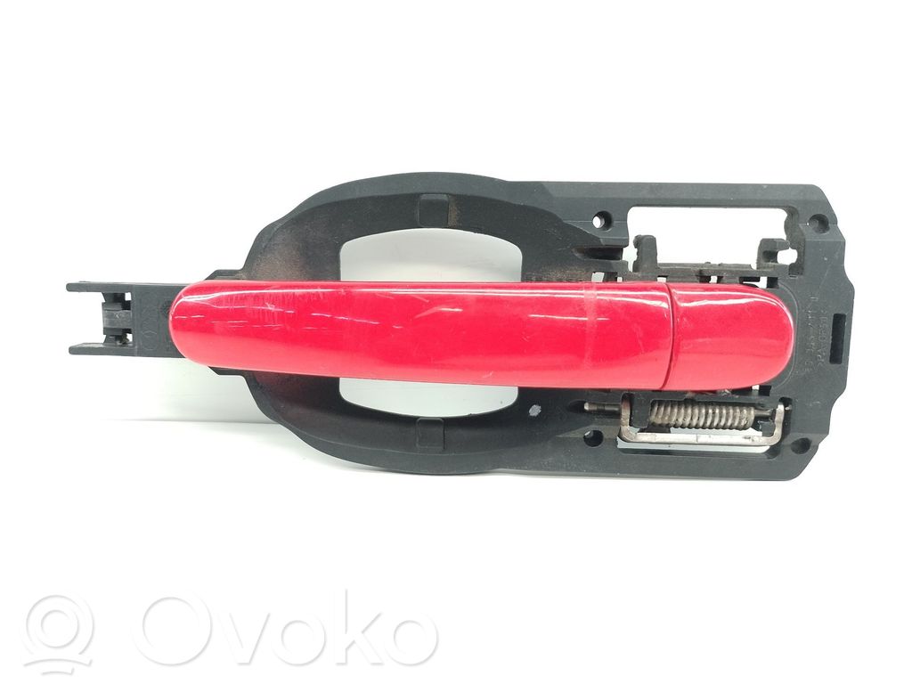 Manecilla externa puerta trasera   8Z0837885