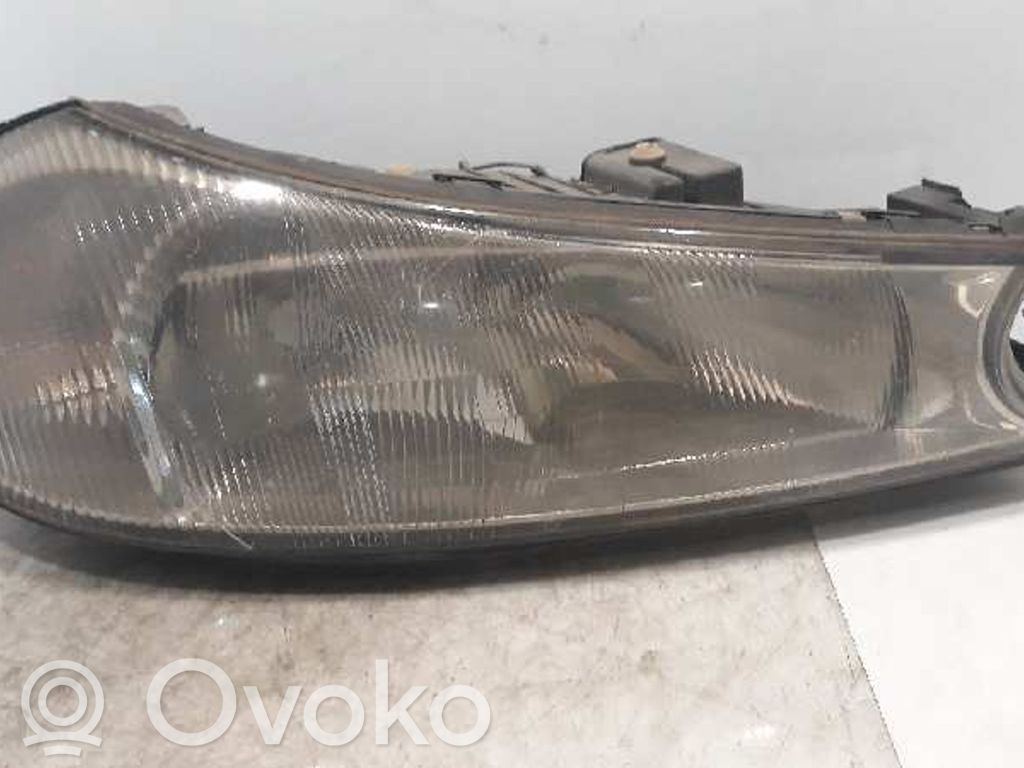 Ford Mondeo MK II Phare frontale 