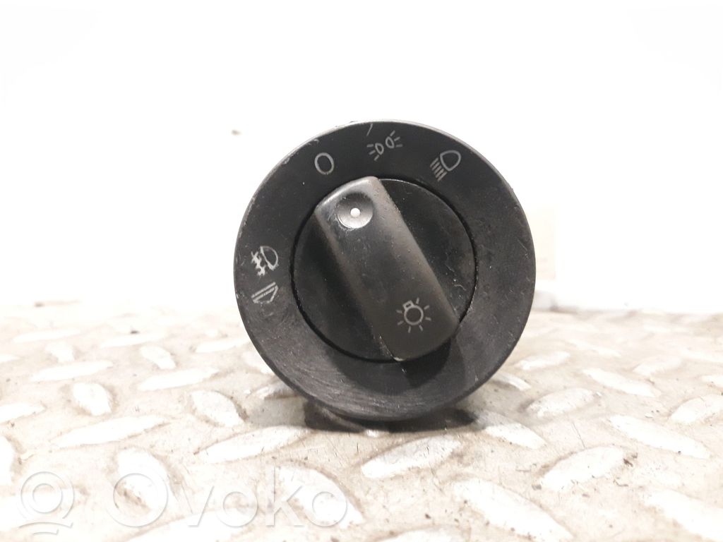 Comutator lumini bord   8E0941531C