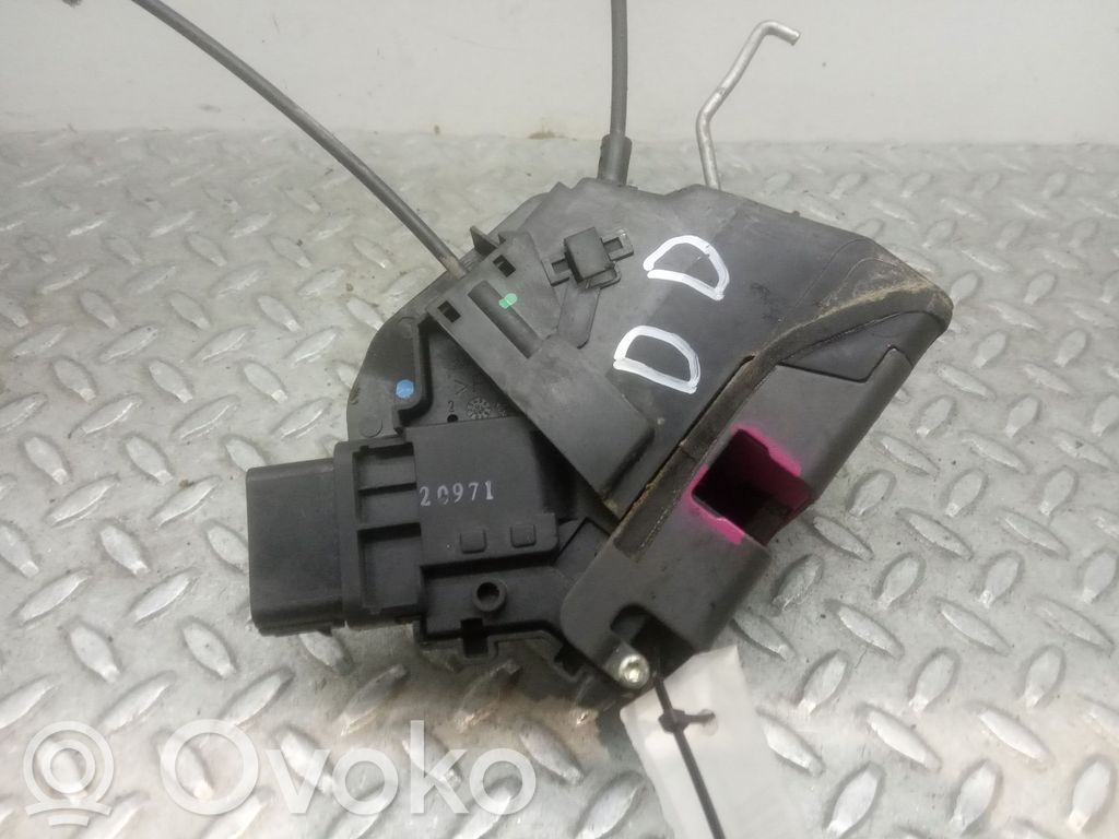 Cerradura de puerta delantera