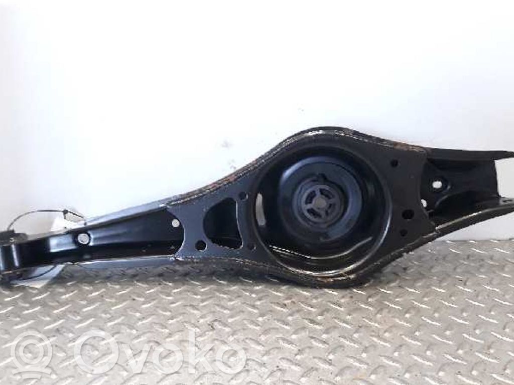 Brazo de suspensión trasero