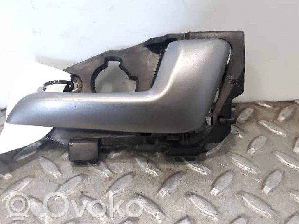 Manecilla interna puerta trasera   836201W010