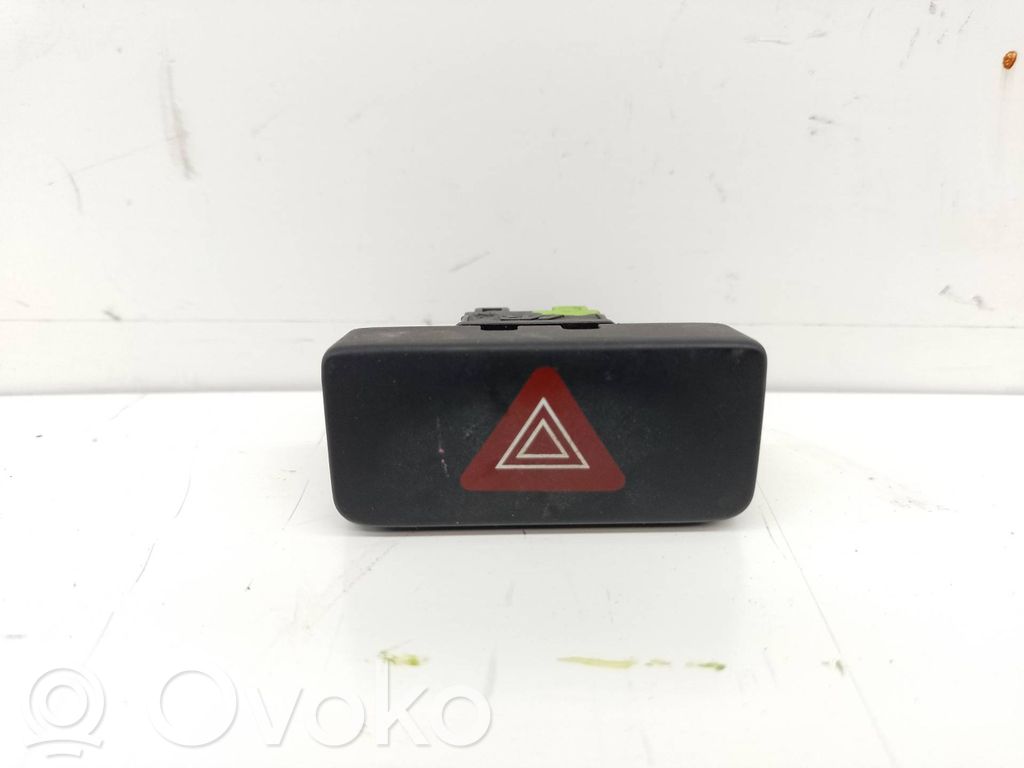 Suzuki Alto Botón interruptor de luz de peligro 