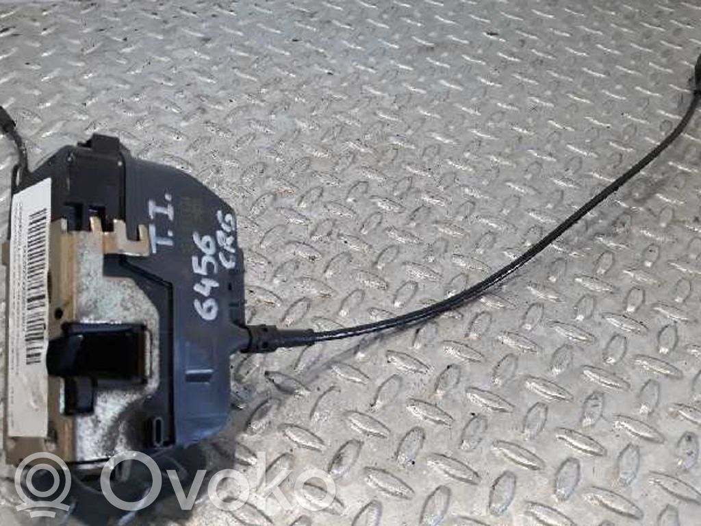 Cerradura de puerta trasera