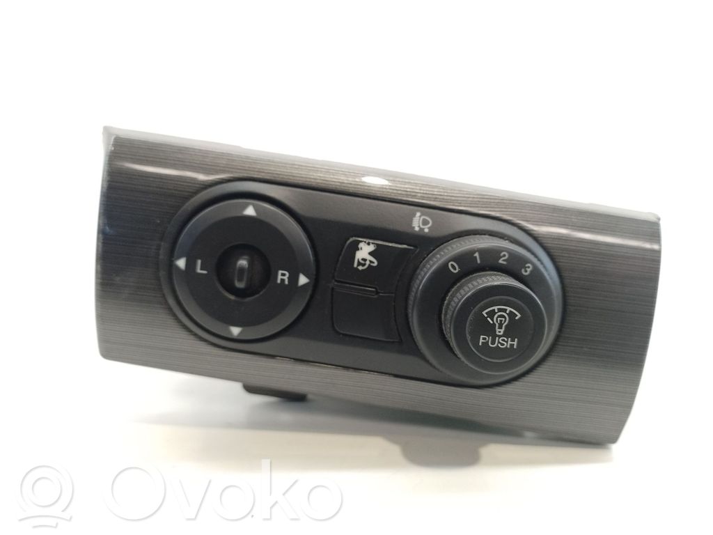 Chevrolet Captiva Wing mirror switch 