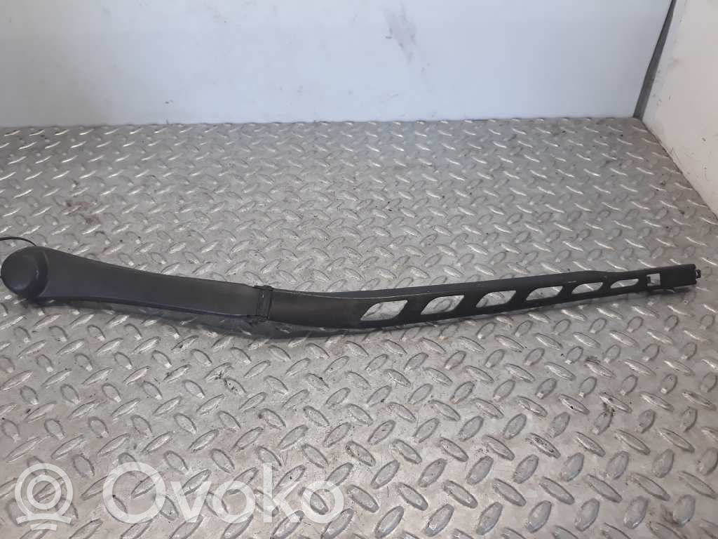 Front wiper blade arm