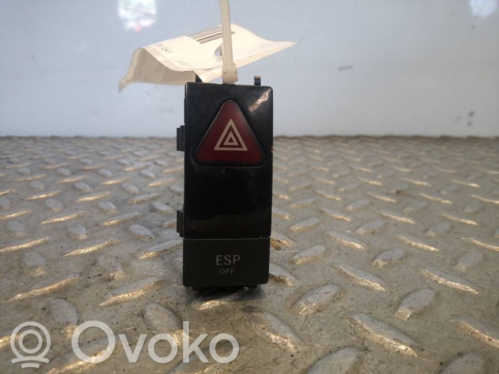 Mercedes-Benz C W204 Hazard light switch 