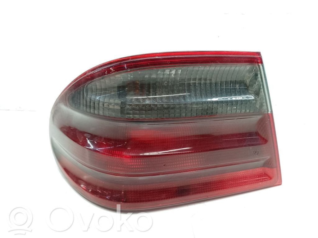 Mercedes-Benz E W210 Lampă spate în caroserie