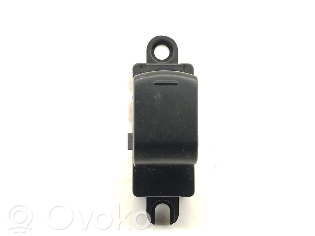 Nissan Note (E12) Electric window control switch 