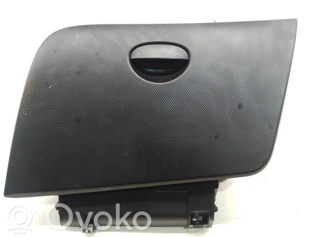 Seat Leon (1P) Schowek deski rozdzielczej 