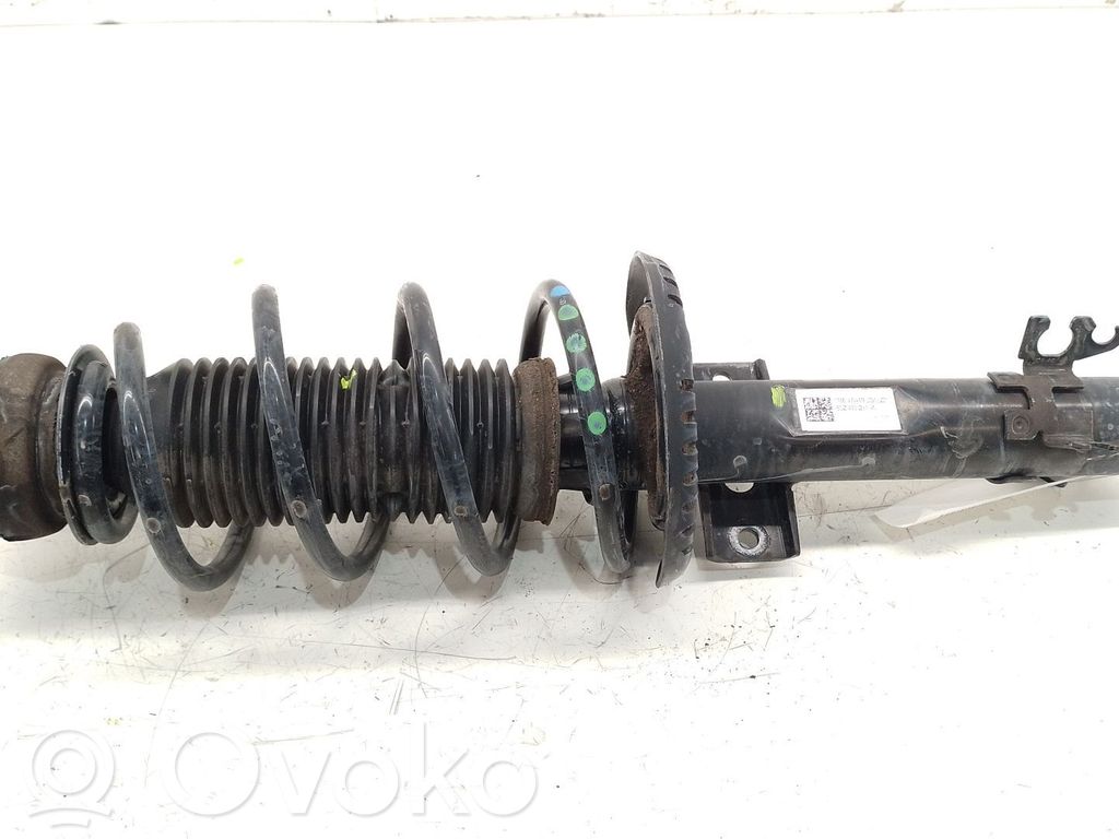 Skoda Fabia Mk3 (NJ) Amortyzator osi przedniej ze sprężyną 