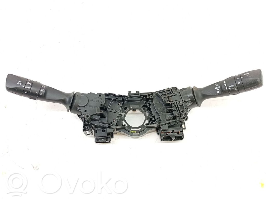 Toyota Auris E180 Przyciski multifunkcyjne