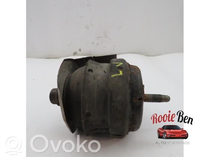 Engine mount bracket