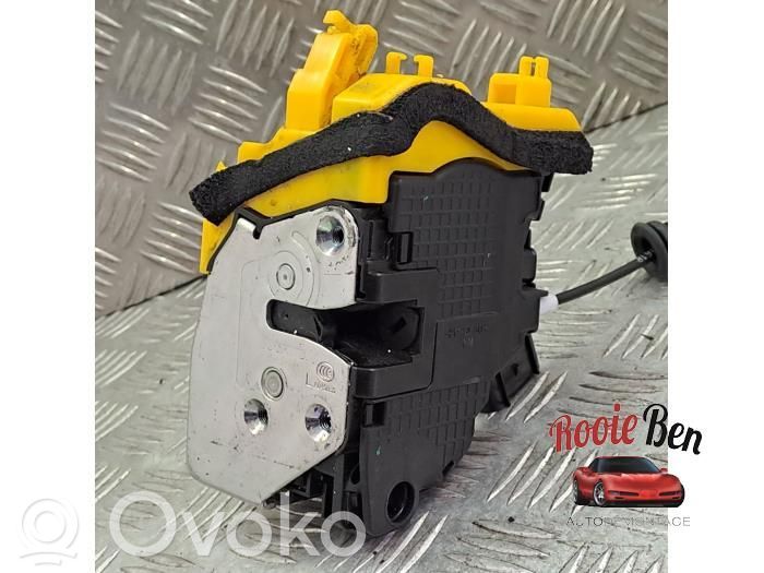 Priekšpusē slēdzene   81310A2400,81310A2400KGD