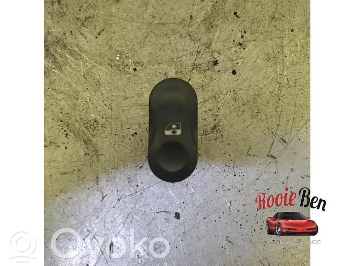 Dacia Duster Electric window control switch 