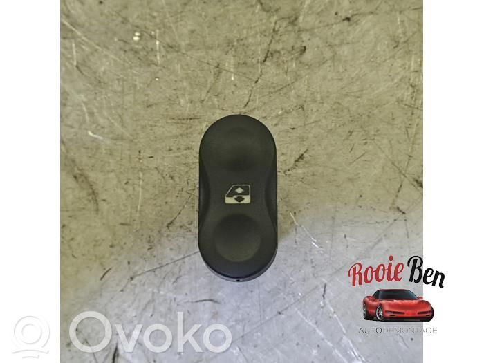 Dacia Duster Electric window control switch 