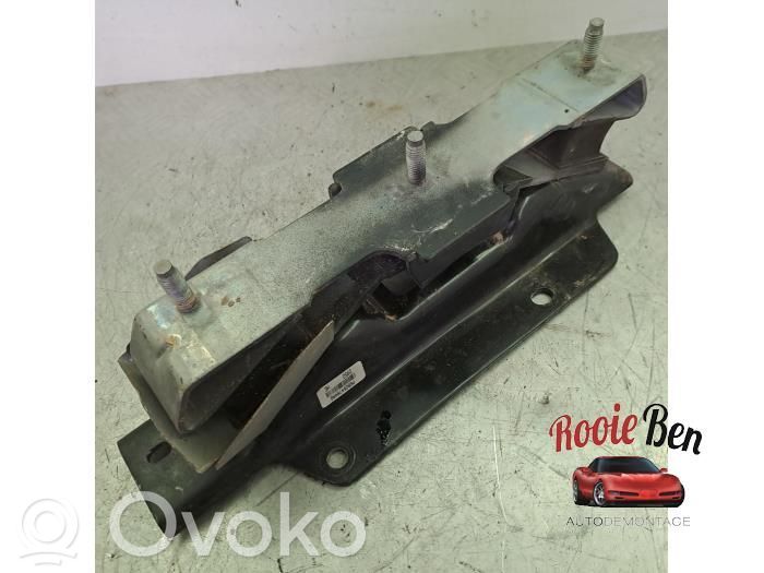 Engine mount bracket   P68264784AG,68264784AG