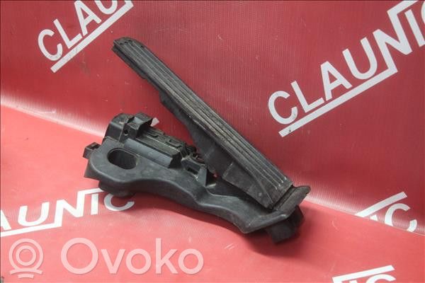 Volkswagen PASSAT B7 Pedał gazu / przyspieszenia 