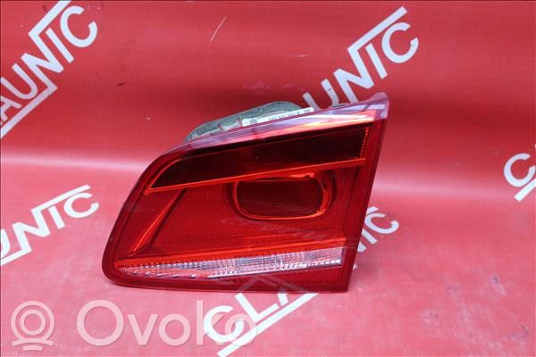 Volkswagen PASSAT B7 Lampy tylnej klapy bagażnika 