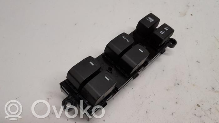 Suzuki Vitara (LY) Electric window control switch 