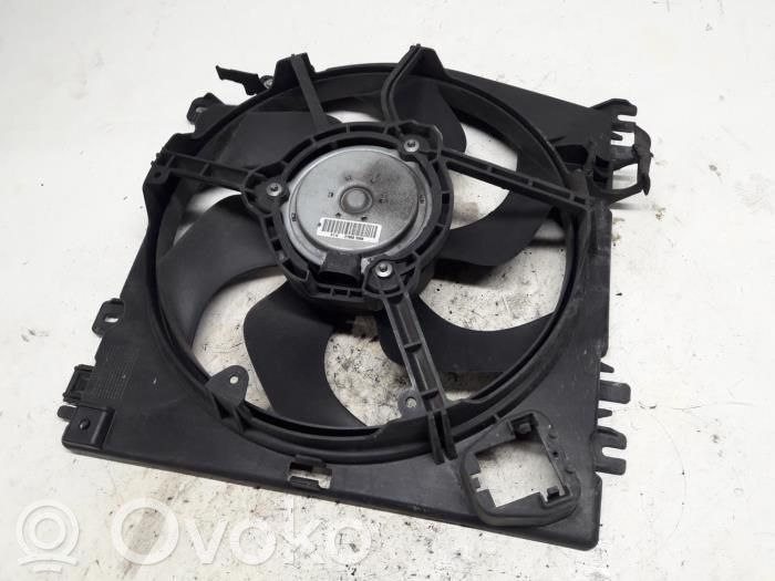 Renault Clio III Elektryczny wentylator chłodnicy 