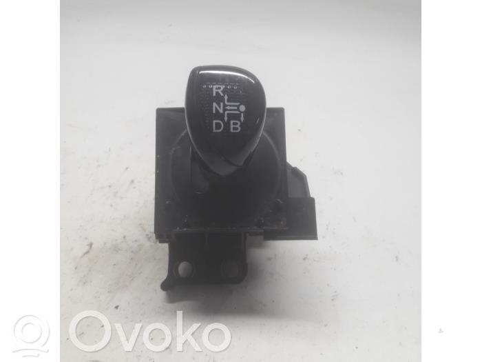 Toyota Yaris Lewarek zmiany biegów / dolny 