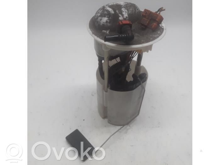 Suzuki Swift I Bomba interna de combustible 
