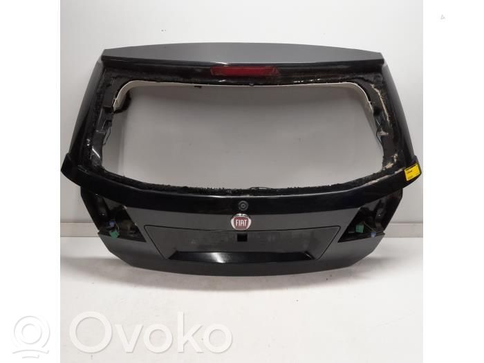 Fiat Freemont Aizmugurējais pārsegs (bagāžnieks) 