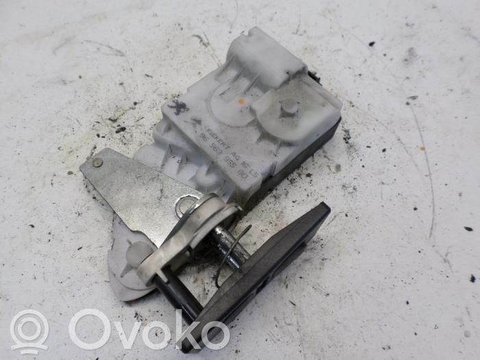 Peugeot 607 Zamek klapy tylnej / bagażnika 