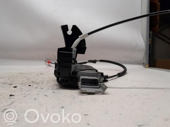 Peugeot 407 Front door lock 