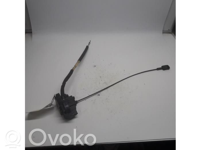 Nissan Micra Priekšpusē slēdzene 