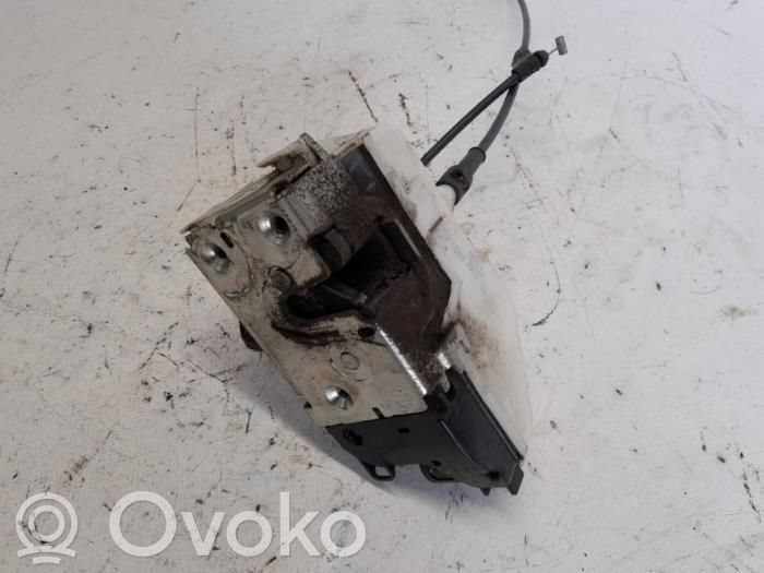 Renault Twingo II Priekšpusē slēdzene 