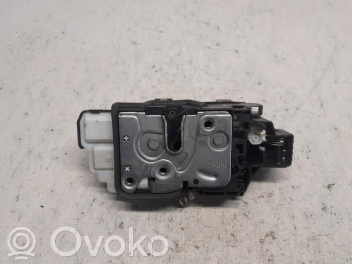 Volvo V40 Zamek drzwi przednich 