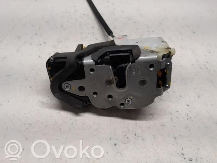 Opel Zafira B Zamek drzwi przednich 