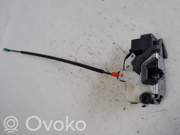 Opel Zafira B Zamek drzwi tylnych 