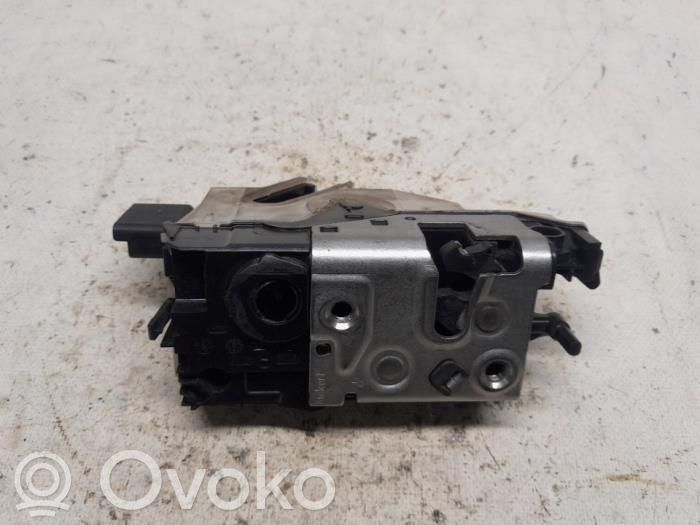 Peugeot 208 I Zamek drzwi przednich 