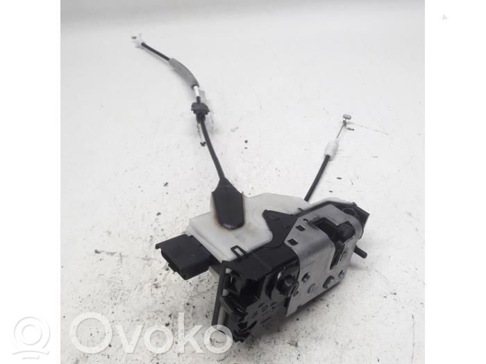 Peugeot 208 I Front door lock 