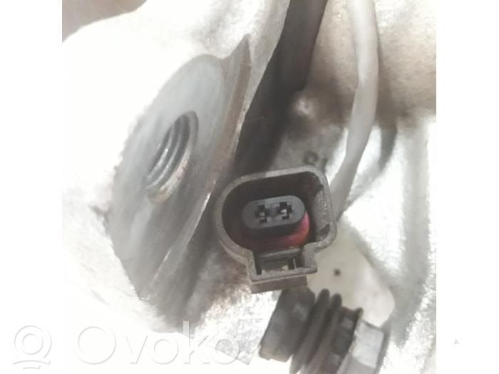 Volkswagen Golf VII Front brake caliper 