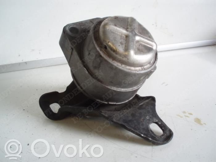 Ford Mondeo Mk III Engine mount bracket 