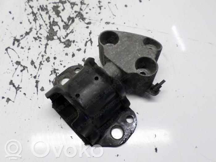 Renault Clio II Engine mount bracket 