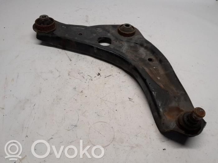 Nissan Qashqai Dolny wahacz przedni 
