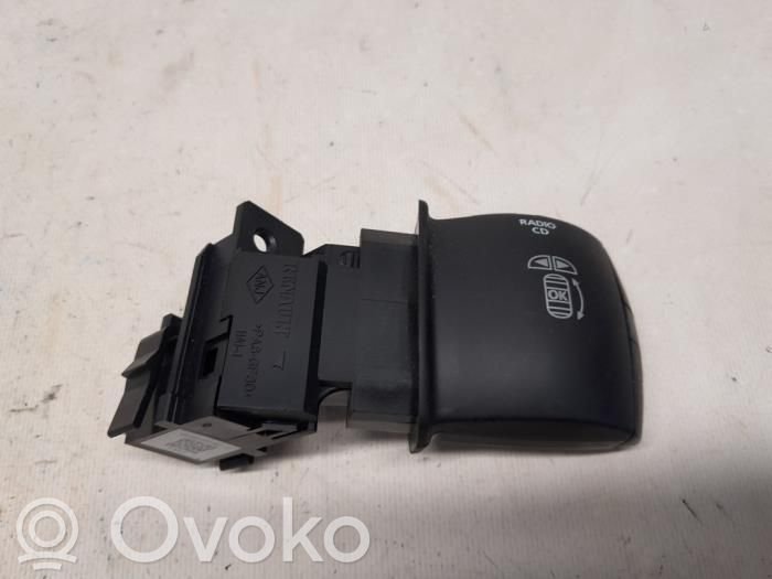 Renault Megane III Steering wheel buttons/switches 