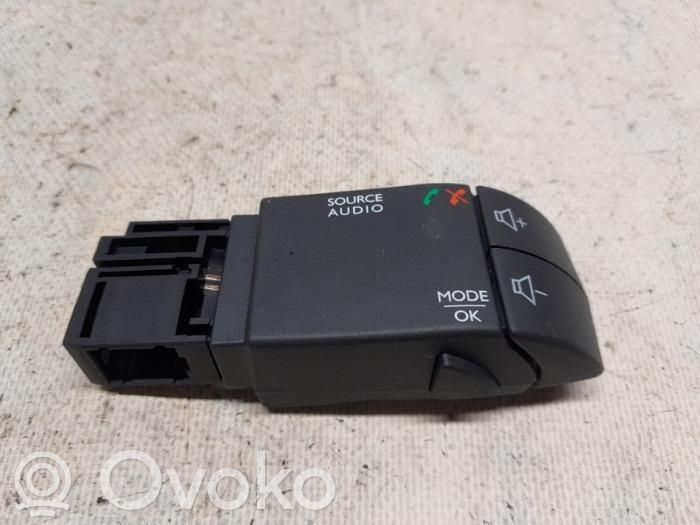 Renault Clio IV Steering wheel buttons/switches 